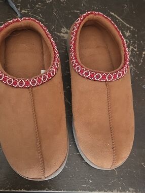 Kohl's Brown Slip-On Moccasin Style Shoes with Red Trim